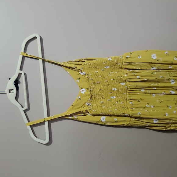 Old Navy Yellow Floral Jumpsuit Size Large - Picture 4 of 5